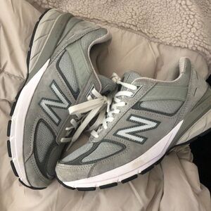 New Balance Women’s 990v5
